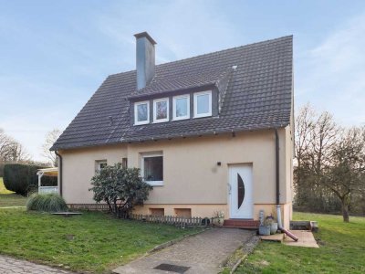 Idyllisches Zwei-Familienhaus in Alleinlage – Perfekt für Tierliebhaber!