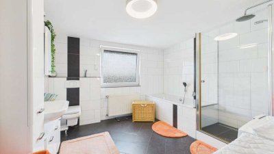 Lichtverwöhnte Dachterrassen-2,5-Zimmer-Wohnung mit Wohlfühlcharme