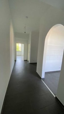 2 moderne vollrenovierte Wohnungen in zentraler Lage von Oberhausen zu vermieten.