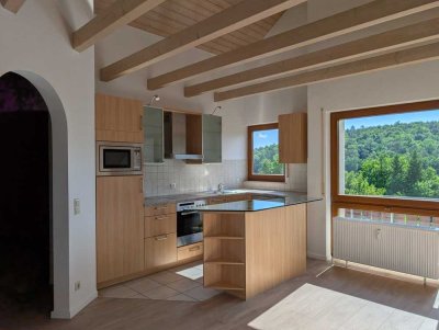 Charmante 3-Raum-DG-Wohnung mit Einbauküche, Balkon und Tiefgarage