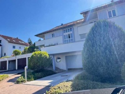 Freie, lichtdurchflutete sehr komfortable 2-Zimmer-Wohnung mit Balkon, EBK, TG-Stellplatz