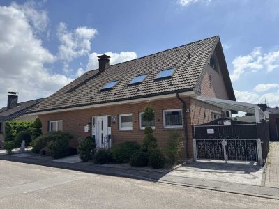 Schicke geräumige Wohnung mit vielen Gestaltungsmöglichkeiten in einem Zweifamilienhaus