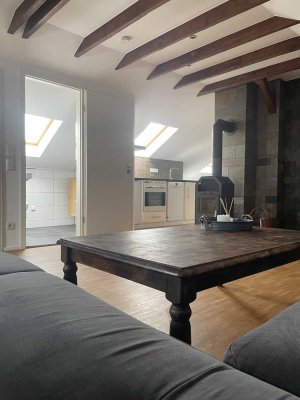 Voll möbiliert, Exklusive 2-Zimmer-DG-Wohnung mit gehobener  Innenausstattung in Waiblingen