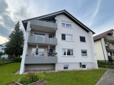 Sehr gepflegtes 3-Familienhaus mit Garten, 3 Garagen und 3 Stellplätzen