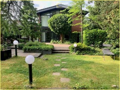 Voll möblierte Villa mit Pool, mediterranen Garten, Wintergarten und gr. Doppelgarage in Bonn Röttge