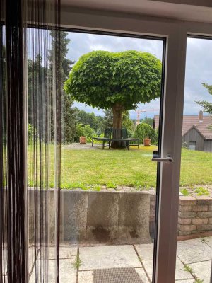 Möblierte 2  Zimmer-Wohnung mit Einbauküche, neuem Dusch-Bad, Terrasse und Gartenanteil