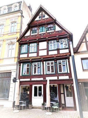 WOHNEN IM DENKMAL VON 1575 - Hochwertige Maisonettewohnung mit 85 m² Wfl. inkl. EBK