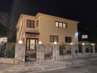 Ihr Traum-Einfamilienhaus mit 3-Familienhaus Charakter, 238qm Wfl., 40qm Sonnenterrasse, top Zustand