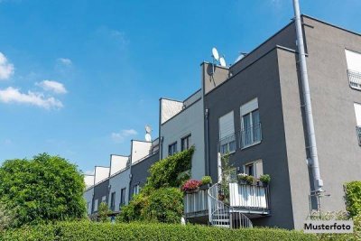 Einfamilien-Doppelhaushälfte mit Stellplatz und Garten