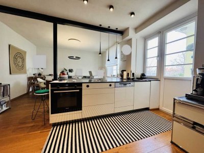 *Für Altbaufans* Stilvolle, komplett sanierte 3,5 ZKB, ruhige Lage IN Altstadt, ca. 125 qm, Balkon