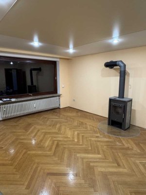 Geräumige 6,5-Zimmer Wohnung mit Balkon in Gemünden am Main