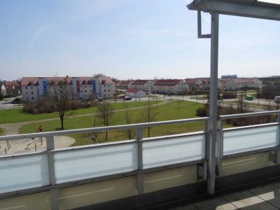 Helle 2-Zimmer Dachgeschosswohnung mit Dachterrasse in Kirchheim bei München