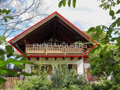 Großzügige Dachgeschosswohnung mit Flair und sonnigem Balkon