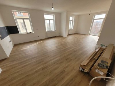 Helle 6 Raumwohnung + Balkon + Garten + Badewanne