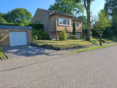 Großzügiges Einfamilienhaus in zentraler und ruhiger Lage