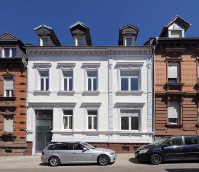Stilvolle 4-Zimmer Dachgeschosswohnung in saniertem Gründerzeithaus und Innenstadtlage