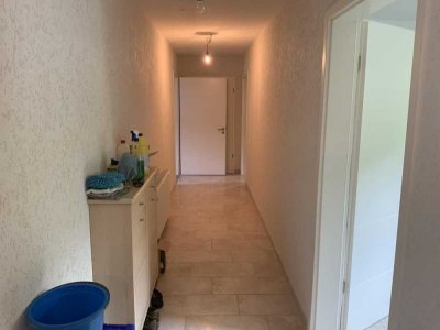 Freundliche und modernisierte 5-Raum-Wohnung mit gehobener Innenausstattung in Habscheid
