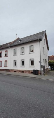 Erstbezug nach Sanierung mit EBK: Stilvolle 3-Raum-Erdgeschosswohnung in Frankfurt am Main