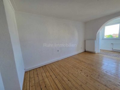 Moderne Altbauwohnung mit Garten und Einbauküche