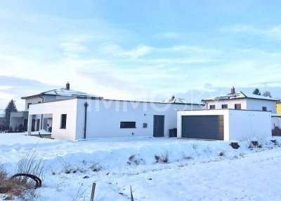 Neuwertiges Wohnerlebnis auf einer Ebene - mit Doppelgarage