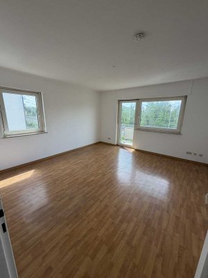 Helle 2-ZKB Wohnung mit Südbalkon und Einbauküche
