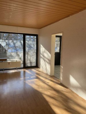 Helle-2-Zimmer-Wohnung mit langen Balkon und Tiefgarage