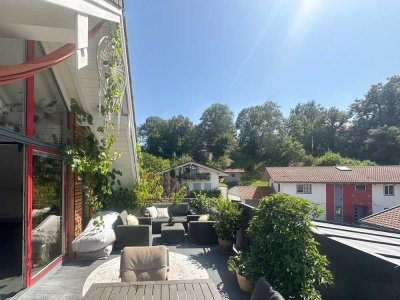 Luxuriöses Designer-Stadthaus mit Dachterrasse & Bergblick