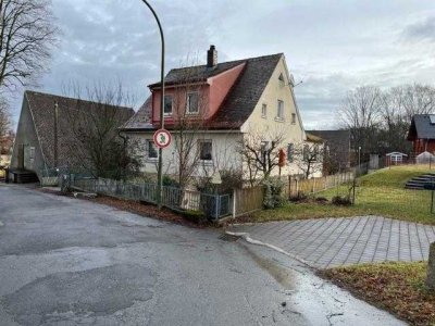 Zwangsversteigerung - Einfamilienhaus mit Garagengebäude in Eschenbach