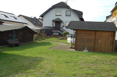 "HIER FÜHLEN SIE SICH SOFORT ZU HAUSE - FREISTEHENDES EINFAMILIENHAUS MIT WEITEREM BAUGRUNDSTÜCK"