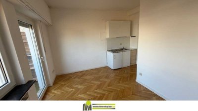 Helle 1-Zimmer-Wohnung im Hochparterre mit Balkon und Parkettboden