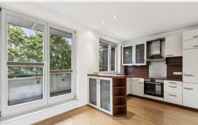 Helle 3-Zimmer Penthousewohnung im Akademikerviertel