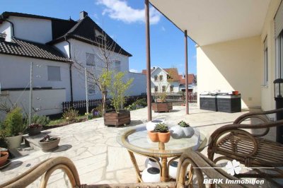 BERK Immobilien - Charmante  2-Zimmer-ETW mit großzügiger Terasse, Gartenanteil,  Garage + 100m² Dac