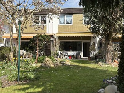 Kleines Haus in ruhiger Lage mit wunderschönem Garten in Rudow