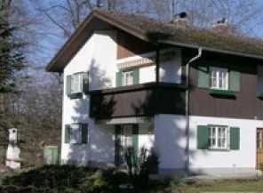 Freundliche 2,5-Zimmer-Wohnung mit Balkon und EBK in Starnberg