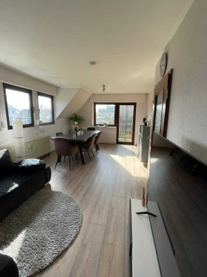 Helle 2-Raum-DG-Wohnung mit Balkon und hochwertiger Einbauküche