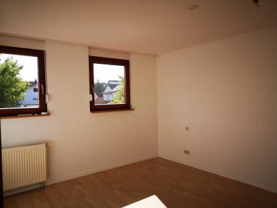 Helle 4-Zimmer-Wohnung mit Balkon, Garage und Kellerraum in Willstätt