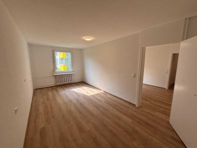 SOFORT FREI: Renovierte 2-Zimmer-Wohnung inklusive Einbauküche