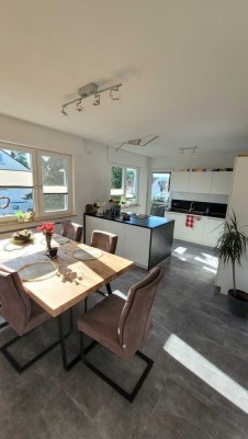 Hochwertige, lichtdurchflutete 3,5-Zimmer Wohnung mit EBK, Klimaanlage & Garage