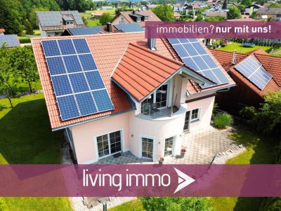 Wohngenuss pur: Einfamilienhaus mit separatem Spa-Nebenhaus, Garage & PV-Anlage in Hutthurm