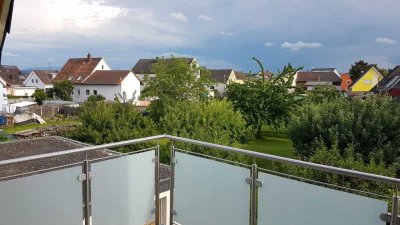 Schöne neuwertige & ruhige Wohnung mit 30qm Süd-Balkon & Einbauküche