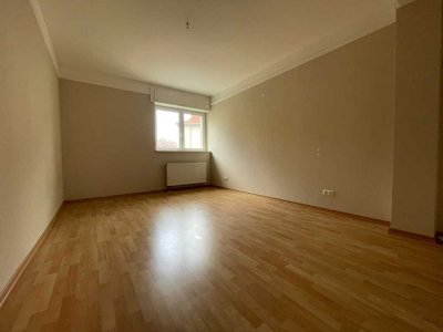 +++ Renovierte Unmöblierte Wohnung in Frankfurt am Main +++