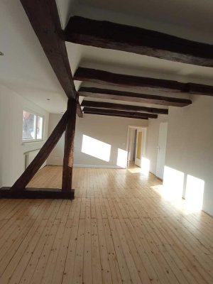 Helle 4-Zimmer Dachgeschosswohnung mit Balkon in Kaiserslautern Innenstadt