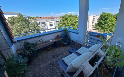 Sonnige 3-Zimmer-Dachgeschosswohnung mit Balkon, 2 Bädern, EBK in bester Lage in Ludwigsburg