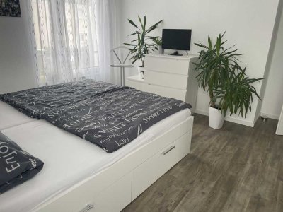 Geschmackvolle, neuwertige 3,5-Raum-Wohnung mit geh. Innenausstattung mit Balkon und EBK