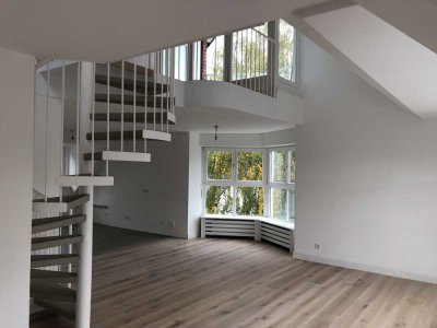 Niederkassel (Rheinnähe): stilvoll renovierte 2,5-Zimmer-Maisonettewohnung