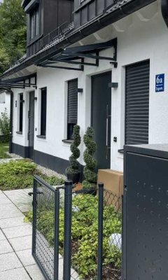 Neubau: Charmante Doppelhaushälfte mit Privat-Garten