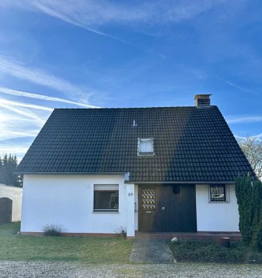 Meerbusch-Osterath: Freistehendes Einfamilienhaus in bester Wohnlage für Gartenliebhaber