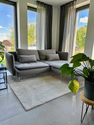 Moderne 2-Zimmer-Wohnung mit Terrasse und eigenem Eingang – voll möbliert