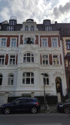 Gepflegte 1 Zimmer Wohung mir Balkon und Einbauküche in Denkgeschütztem Haus nahe Bahnhof