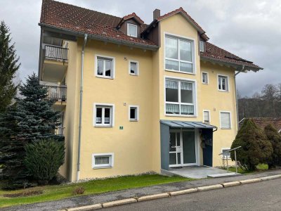 Schöne 2-Zimmer-EG-Wohnung mit Balkon und Einbauküche in Frauenau